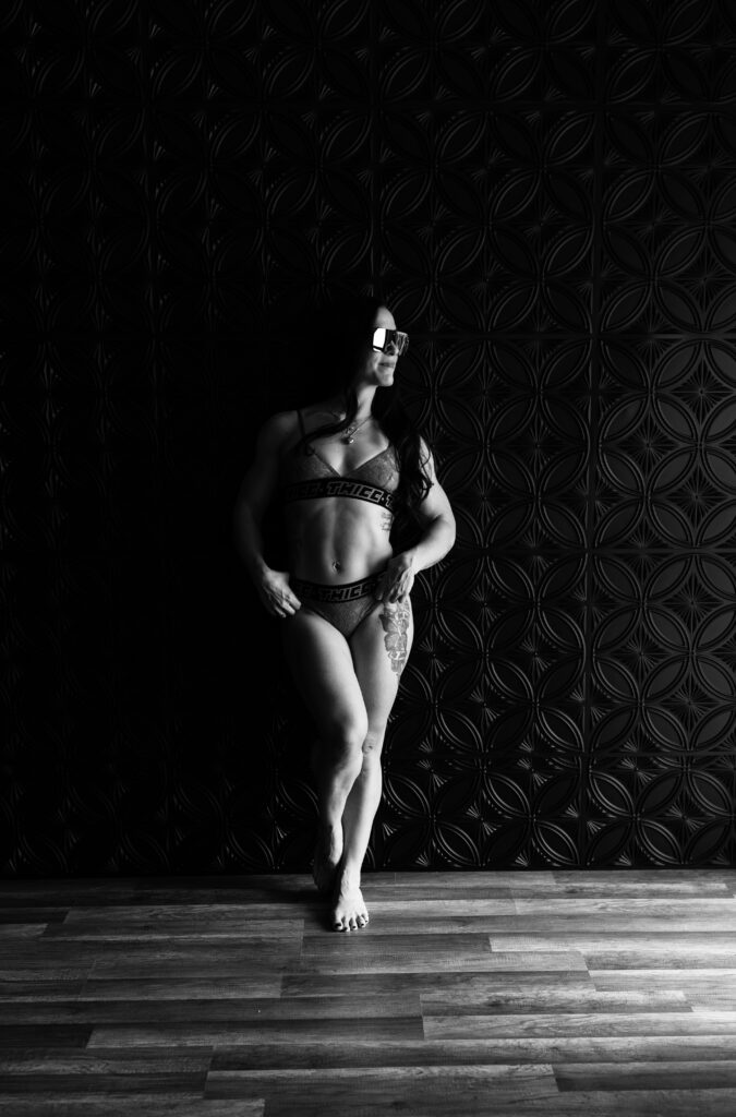 IFBB pro Kimberly Sayers, The Creative Shutter Photography, York PA boudoir session, Black and white photography 